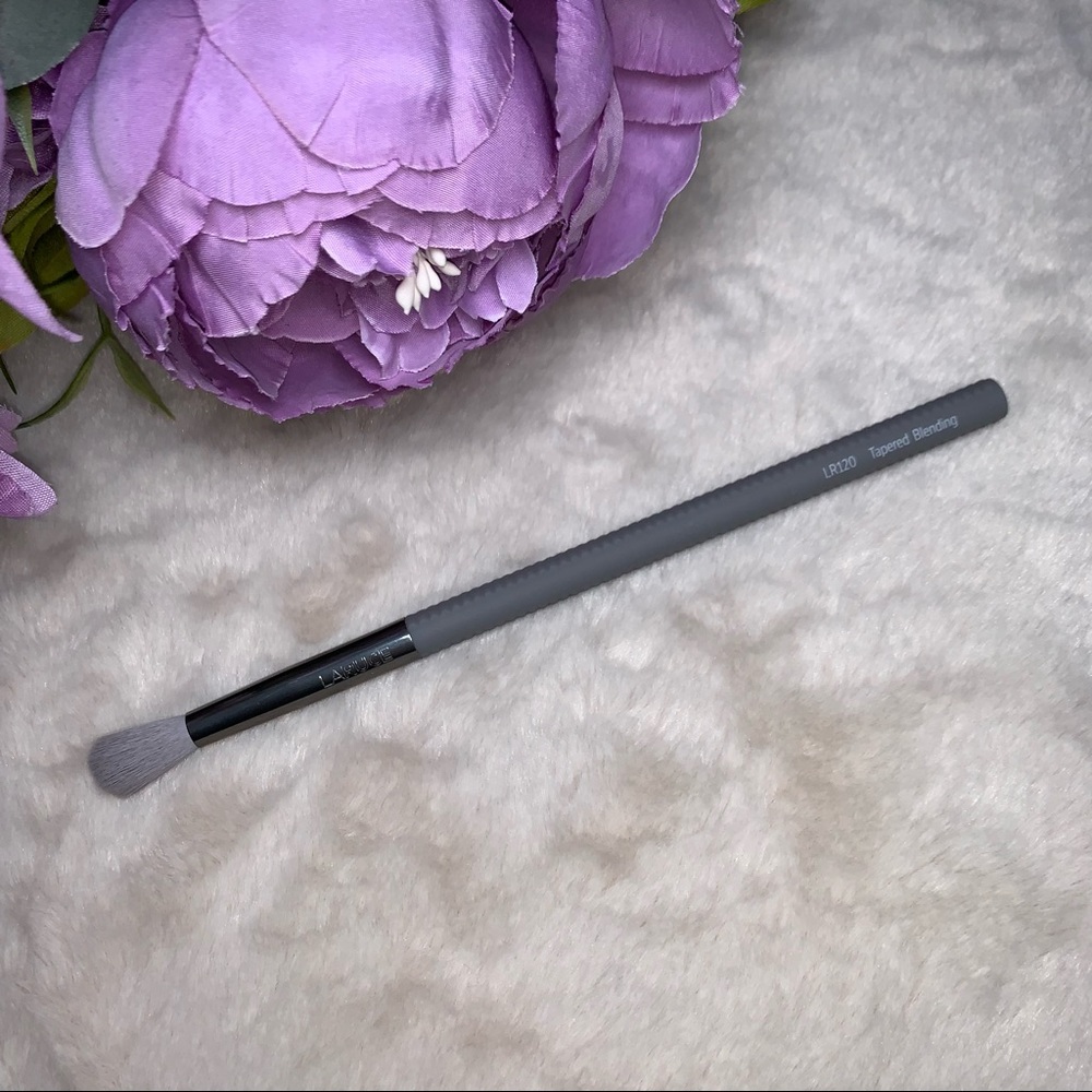 NEW Laruce Beauty Tapered Blending Brush